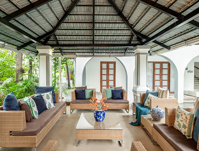 Bastora House - Outdoor seating area